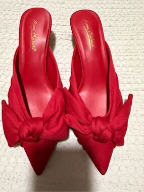 Anne Michelle Red Knot-Front Pointed Mules